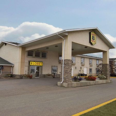 Super 8 By Wyndham Dawson Creek Hotel Exterior foto