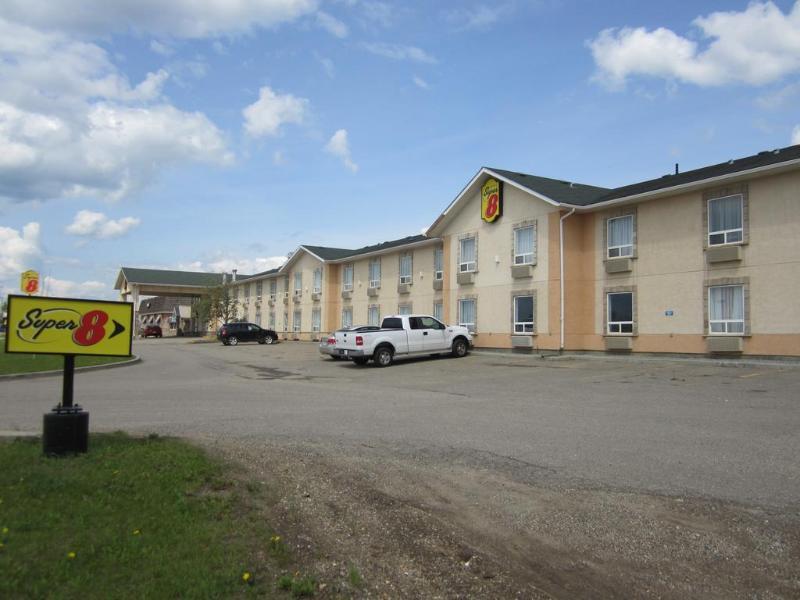Super 8 By Wyndham Dawson Creek Hotel Exterior foto